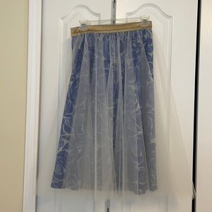Straight floral skirt covered in tulle